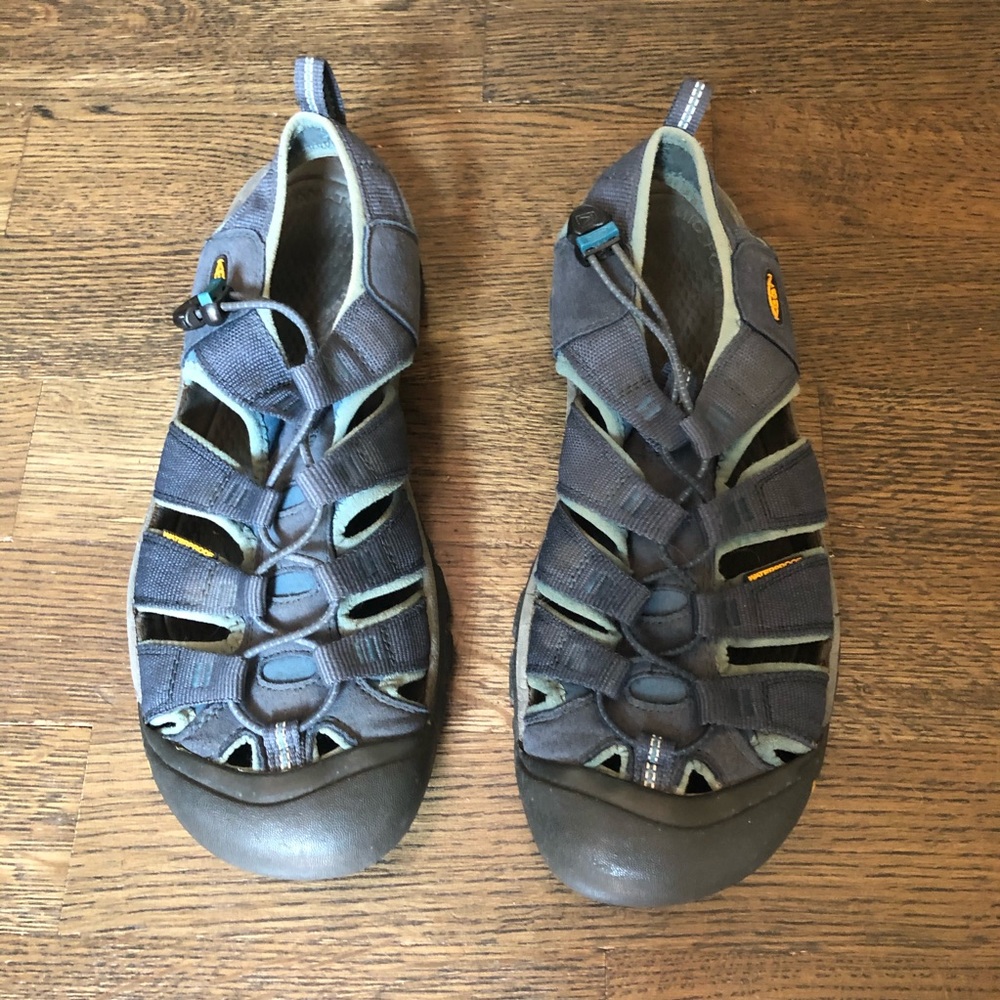 Keen navy keens